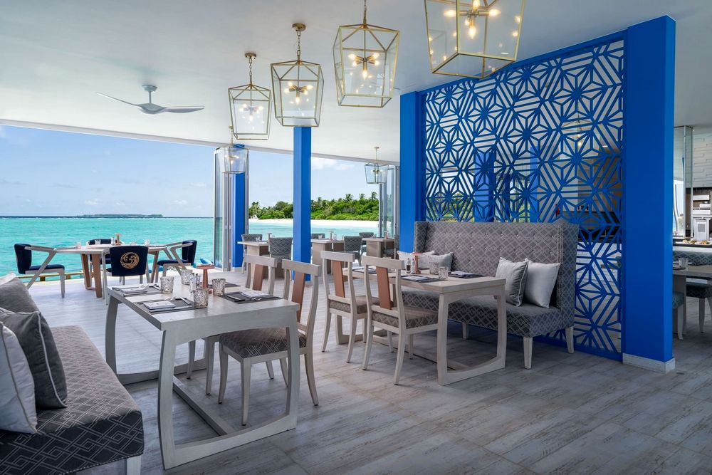 Мальдивы: Ifuru Island Maldives 5*, рестораны и бары