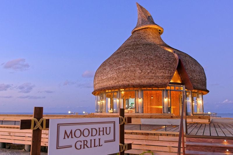Мальдивы: Outrigger Maldives Maafushivaru 5*, Moodhu Grill