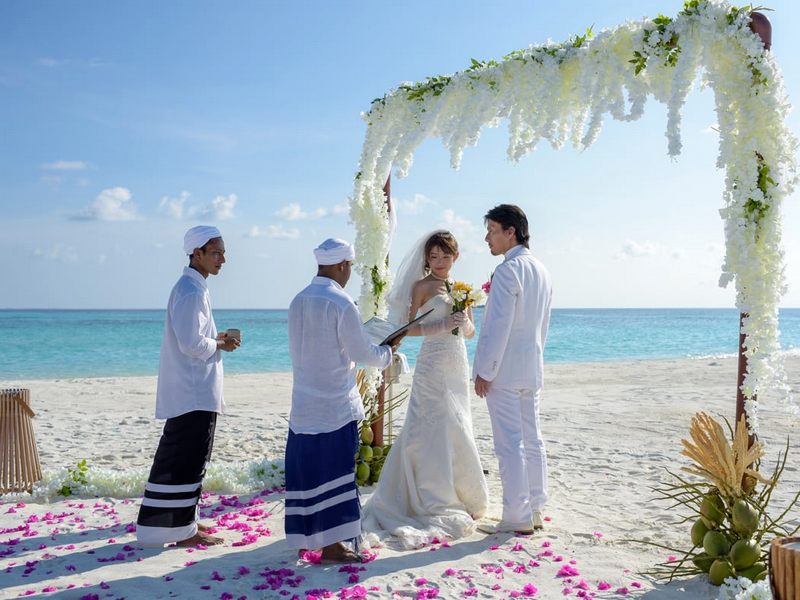 Мальдивы: Outrigger Maldives Maafushivaru 5*, свадебная церемония