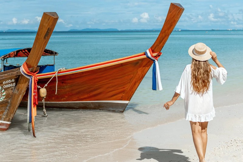 Таиланд: Outrigger Phi Phi Island Resort 5*, пляж