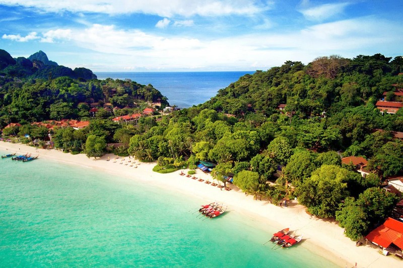 Таиланд: Outrigger Phi Phi Island Resort 5*, пляж