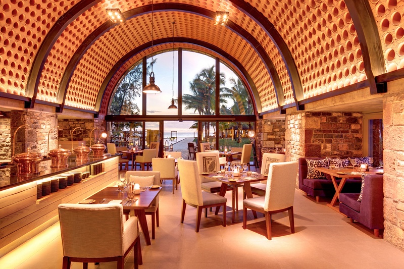 Маврикий: Outrigger Mauritius Beach Resort, рестораны