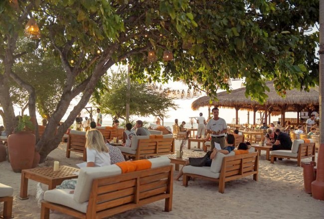 Индонезия: Cocana Resort Gili Trawangan, пляжный клуб
