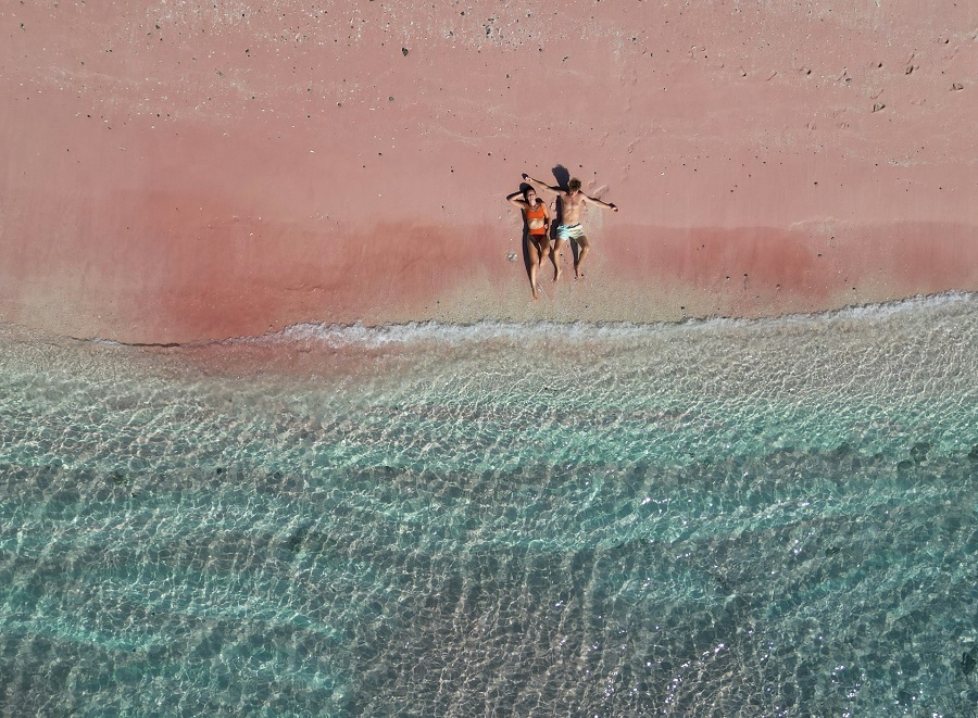 Индонезия: Розовый пляж