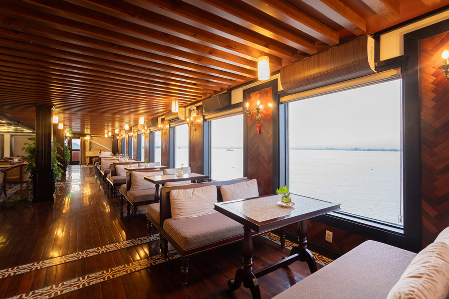 Круизный теплоход "Маргарита"