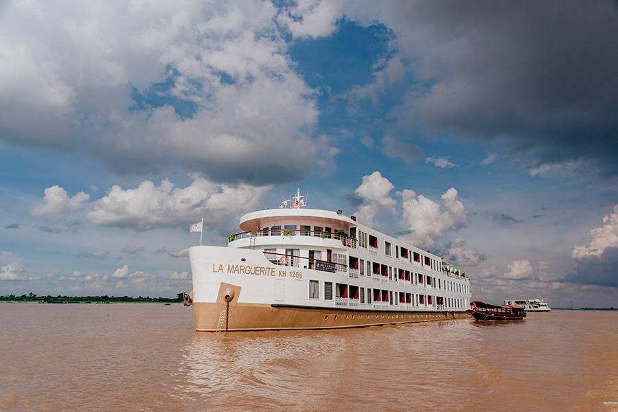 Круизный теплоход "Маргарита"