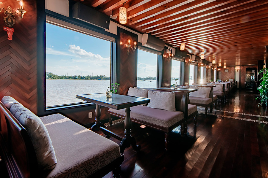 Круизный теплоход "Маргарита"