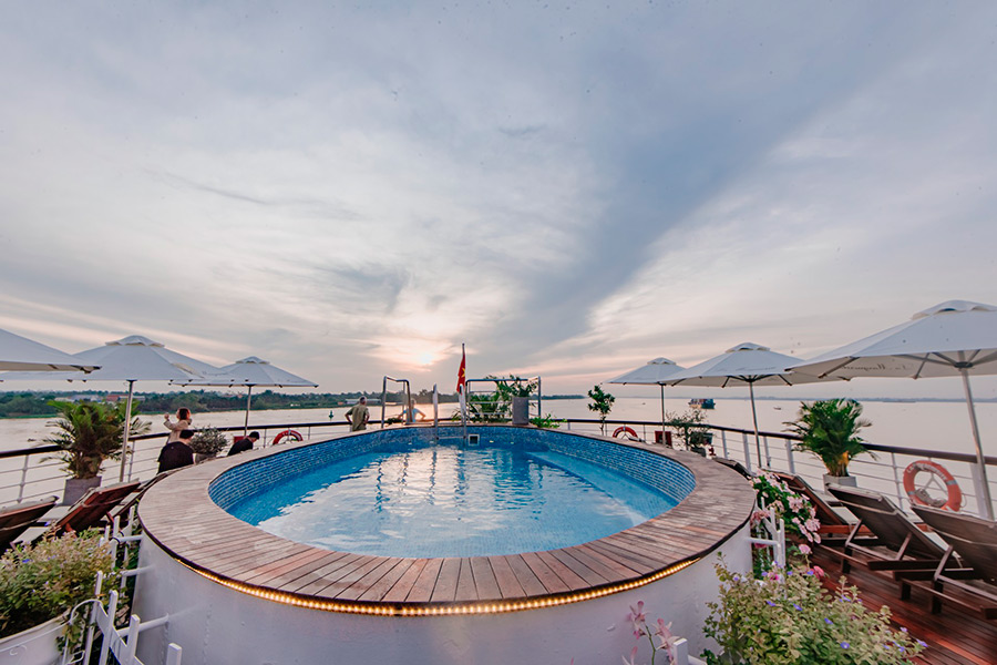 Круизный теплоход "Маргарита"