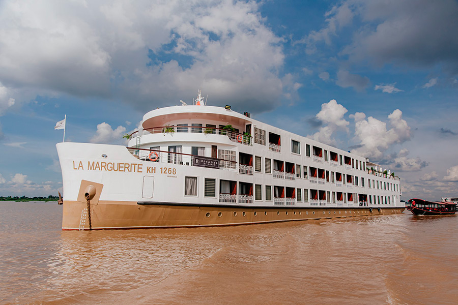 Круизный теплоход "Маргарита"