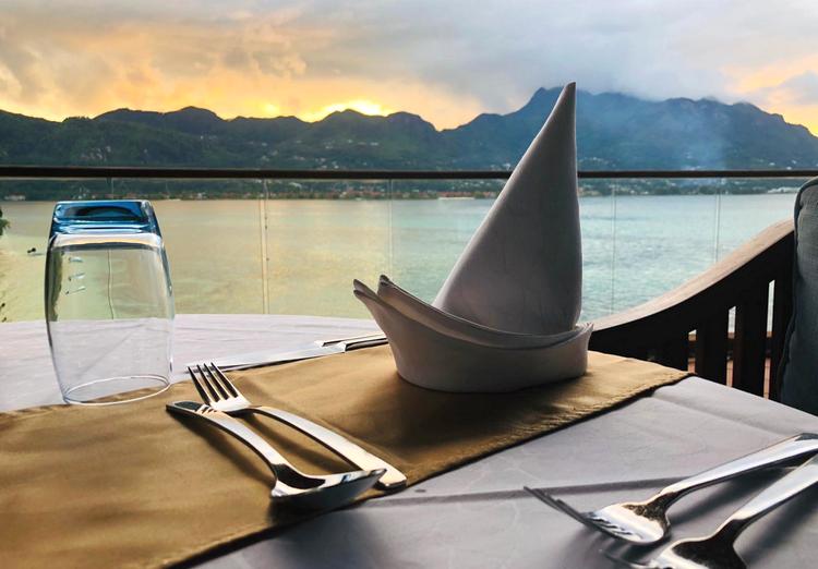 Сейшелы: Cerf Island Resort 4*, ресторан