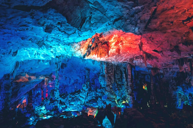 Китай: пещера Тростниковой флейты