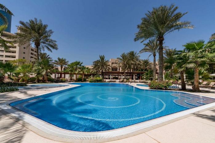 Бар у бассейна Sol