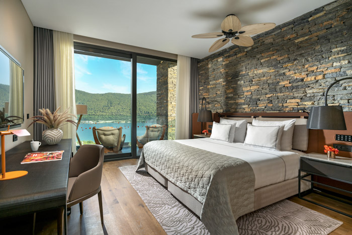 Family Corner Suite Partly Sea View