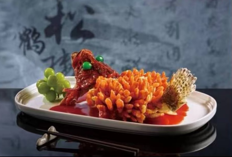 Китай: рыба-мандарин в кисло-сладком соусе