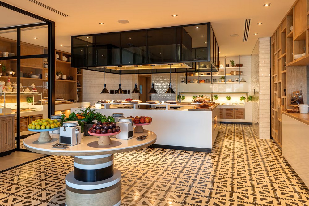 ОАЭ: Le Royal Meridien Beach Resort, рестораны