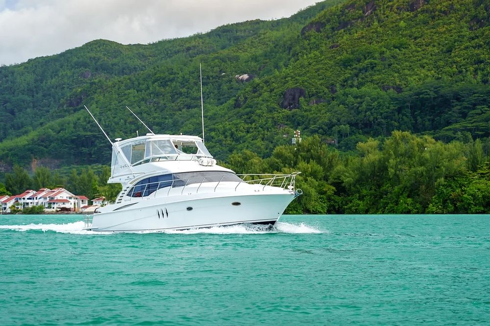 Seyscapes Yacht Charter - Life of Riley