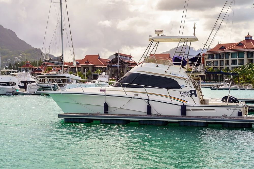 Seyscapes Yacht Charter - Mo-Gre
