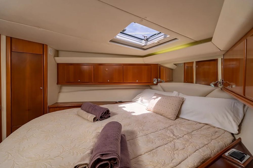 Seyscapes Yacht Charter - Mo-Gre