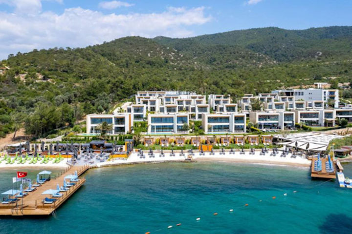 The Norm Collection Door'a