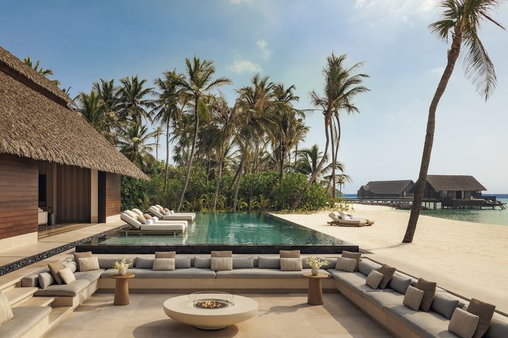 Пляжный отдых на Мальдивах: One&Only Reethi Rah 5*