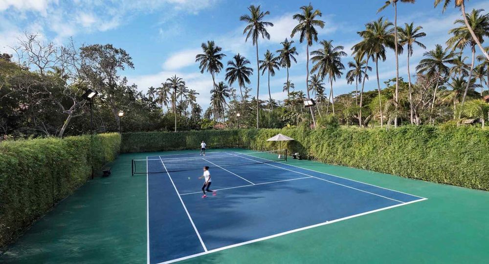 Шри-Ланка: отель Anantara Peace Heaven Resort, теннисный корт
