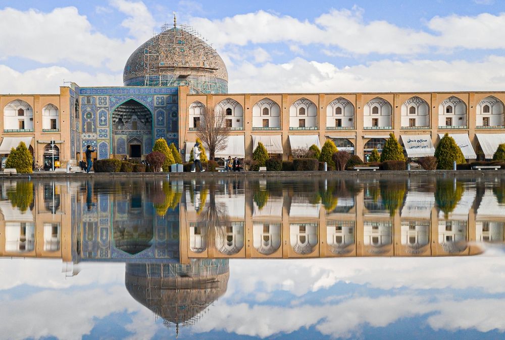 Иран: Исфахан, площадь Накш-е Джахан, мечеть шейха Лютфоллы