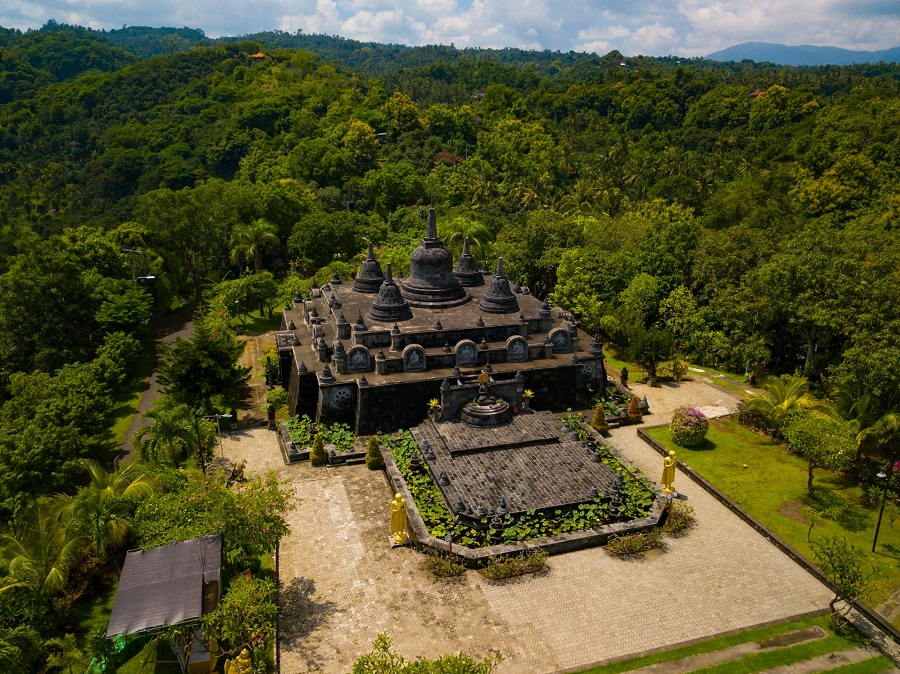 Индонезия: Бали, храм Brahmavihara Arama