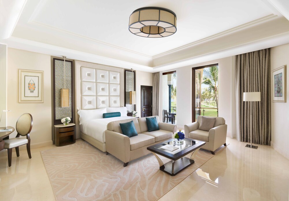 Оман: Маскат, Al Bustan Palace, Junior Suite