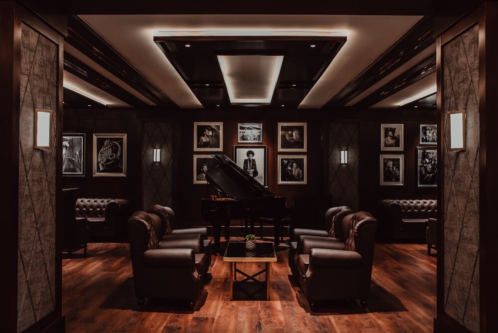 Оман: Маскат, Al Bustan Palace, лаундж бар
